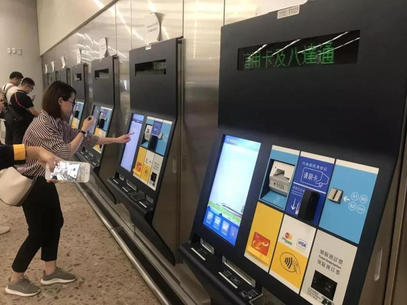 终于等到你！坐着高铁从香港→深圳只需14分钟，68块钱