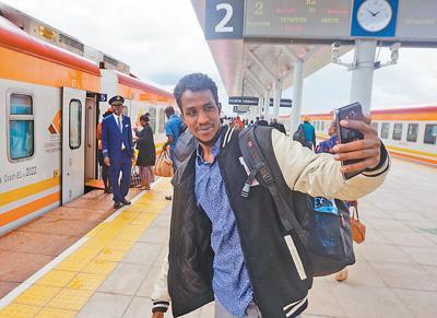 聚焦中非“十大合作”：中国铁路受非洲人民青睐