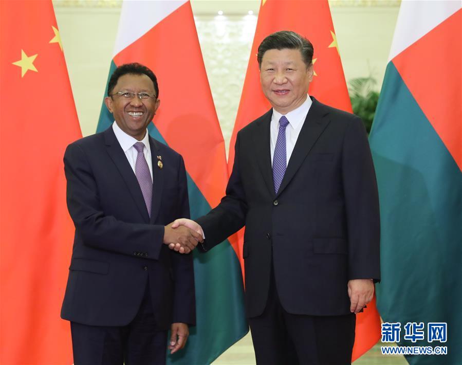 习近平会见马达加斯加总统埃里