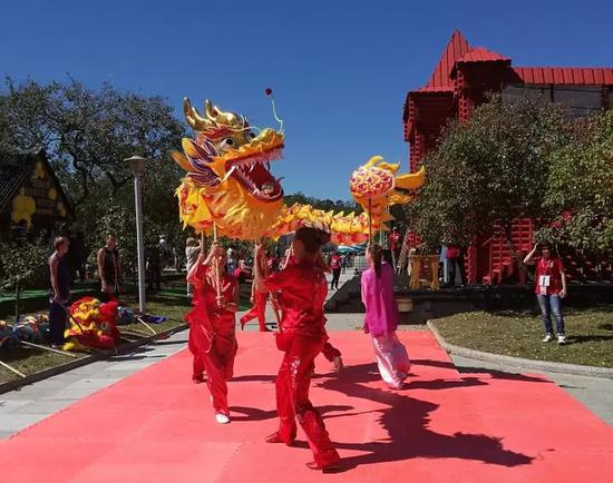 这座俄罗斯远东城市刮起了“中国风”