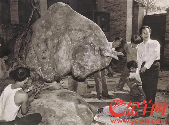【中国梦 践行者】一张珍贵老照片 引来94岁老雕塑家的跨城“追牛记”
