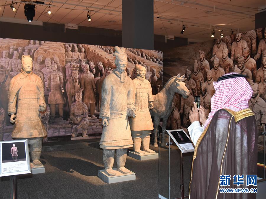 “华夏瑰宝”大型中国文物展在沙特开幕