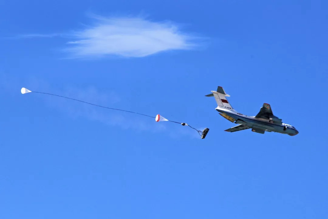 中国空降兵，生日快乐！