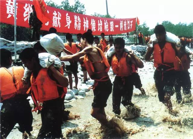 中国空降兵，生日快乐！