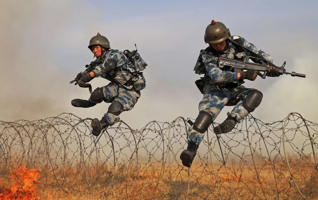 中国空降兵，生日快乐！