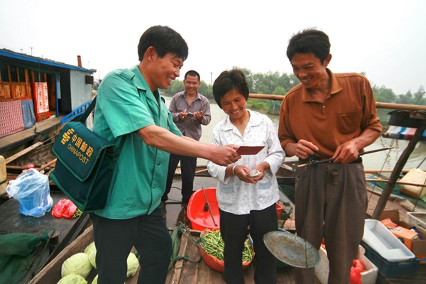 诚信建设万里行 |一个人一条船20年，这位邮递员在洪泽湖上 “摇”出数万里邮路