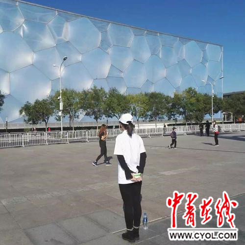一起晒背影 | 你的岁月静好，他在负重前行