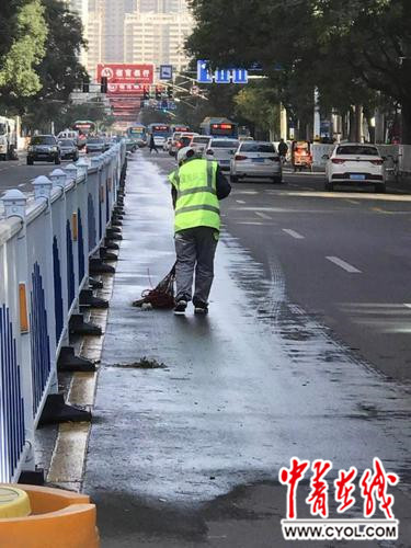 一起晒背影 | 你的岁月静好，他在负重前行