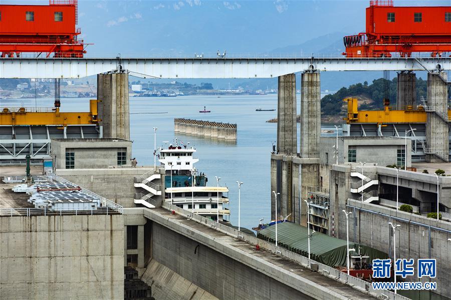 三峡船闸2018年过闸货运量突破1亿吨