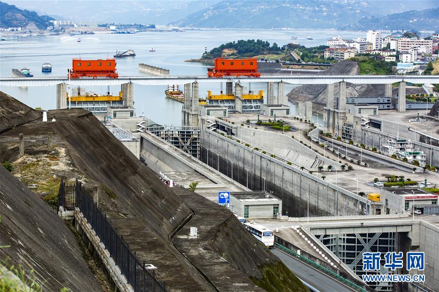三峡船闸2018年过闸货运量突破1亿吨