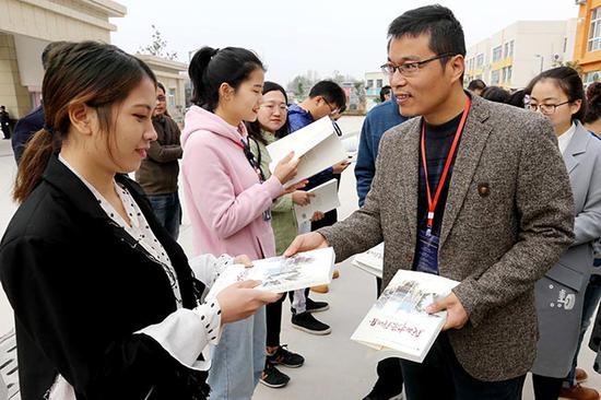 为脱贫攻坚战呐喊助威 东方今报《我的中原我的县》在卢氏县首发