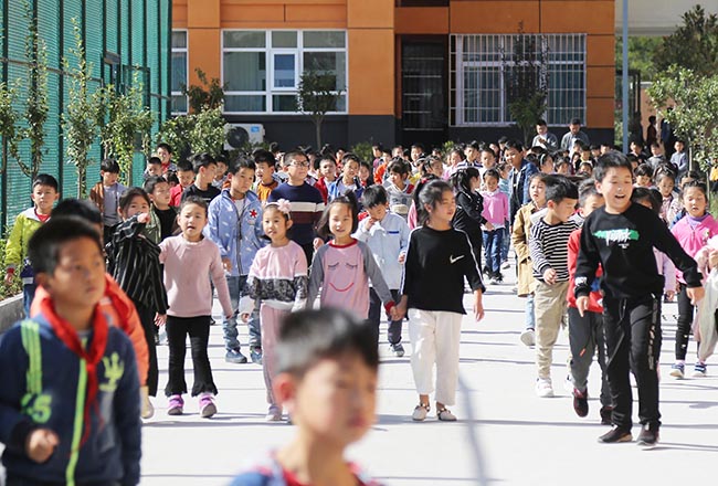 全国融媒体看河南│卢氏县教育扶贫获赞“这是贫困县的小学吗？”