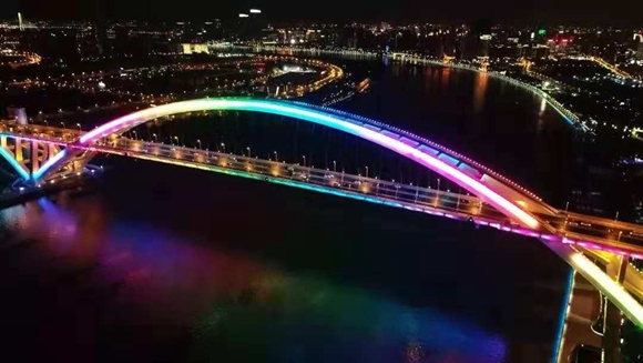 小长假、纪念邮票、新增景观……进口博览会给上海市民带来哪些福利？