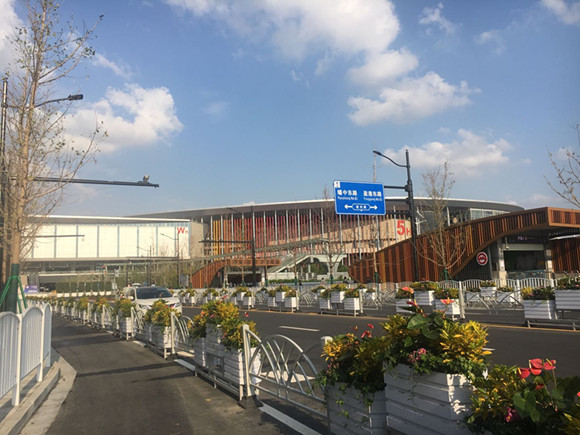 小长假、纪念邮票、新增景观……进口博览会给上海市民带来哪些福利？