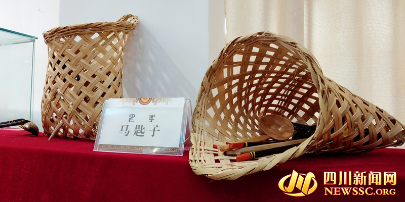 【脱贫攻坚在凉山】互联网＋非遗 布拖63岁银饰非遗传承人开起了网店