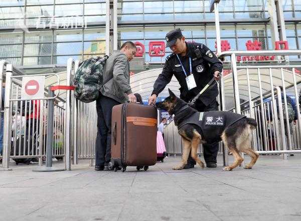 沪铁路34个检查站24小时运转 1000余名警力增援