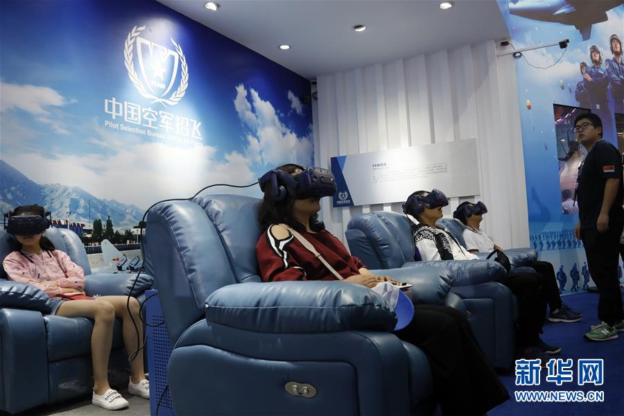 第十二届中国航展公众开放日精彩继续