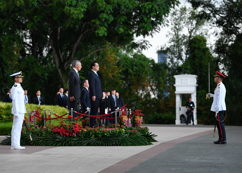 新加坡总理举行隆重仪式欢迎李克强