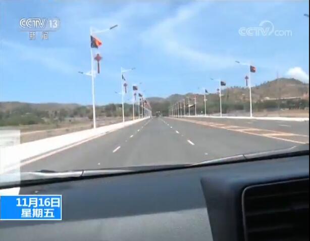 中国援建道路展现巴新莫港新面貌