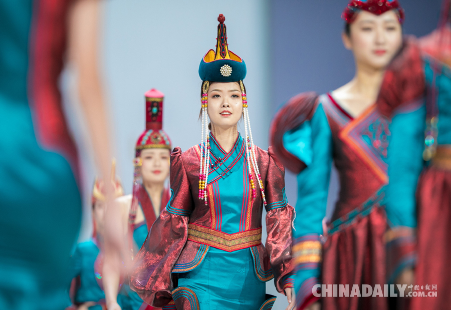 组图：蒙古族服饰时尚秀