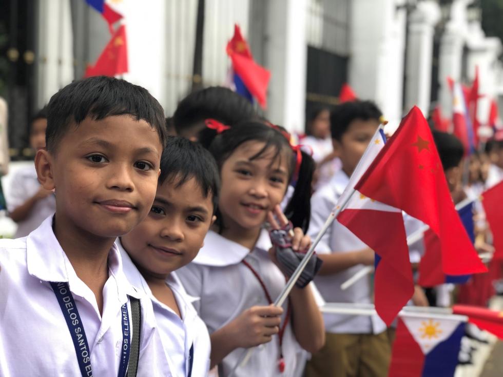 亲历习近平在菲律宾精彩瞬间：孩子们欢快笑容令人感动