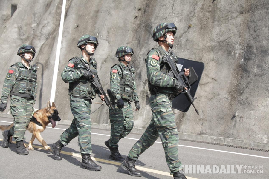 【巨变·我守卫的热土】三峡大坝上的铜墙铁壁——宜昌支队图集