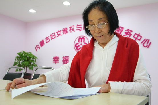 【行进中国 精彩故事】68岁法律志愿者为弱者撑起保护伞