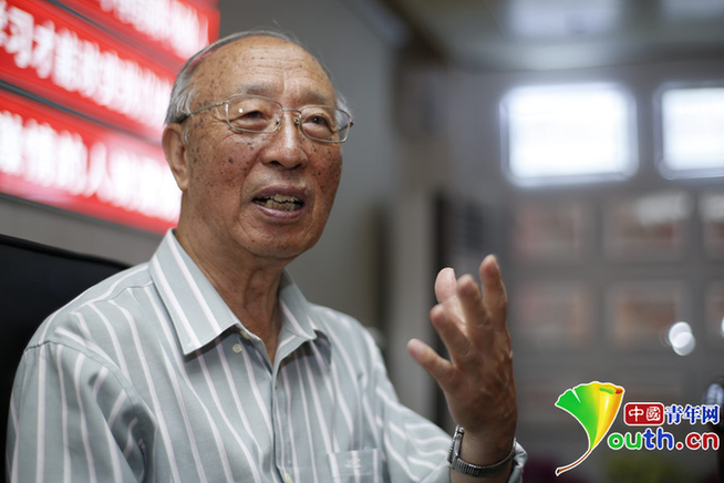 纪念普通战士雷锋 老将军与青年学生的特殊接力