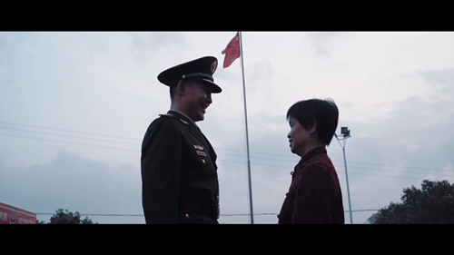 【中国梦微电影】《独子的逆行》：“最美消防员”浓烟中将面罩让给孩子