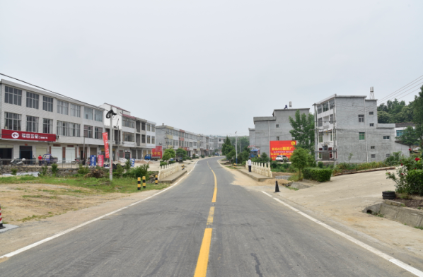 不用扬鞭的奋蹄—记黄冈市扶贫时间最长干部倾情奉献的19年