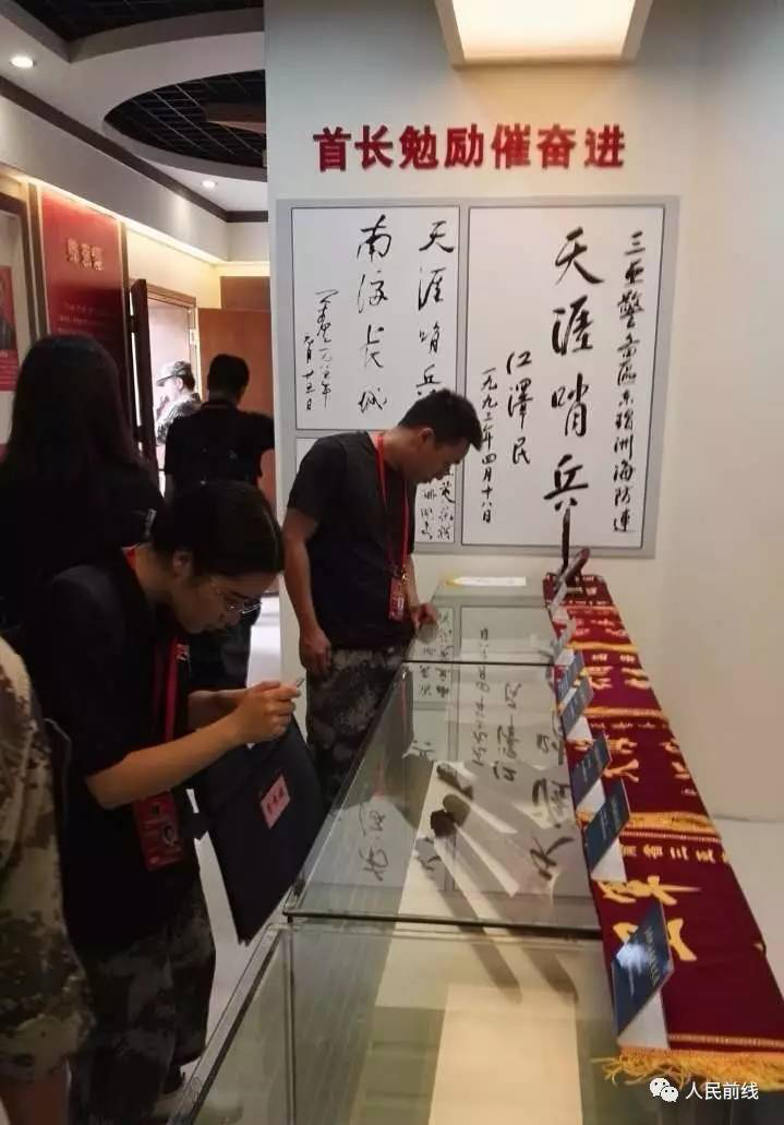 国防行｜71岁“哨兵”印制新名片，30多家媒体齐点赞！