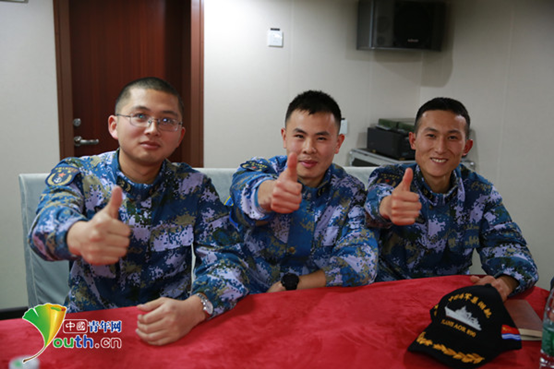 走进东海舰队：与深蓝梦想的一次相遇——记“网络名人进军营·舷边共话新时代”主题活动