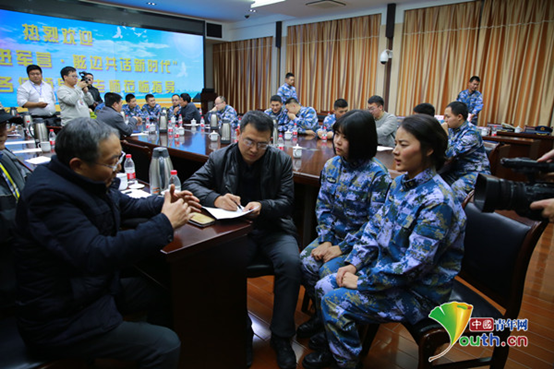 走进东海舰队：与深蓝梦想的一次相遇——记“网络名人进军营·舷边共话新时代”主题活动