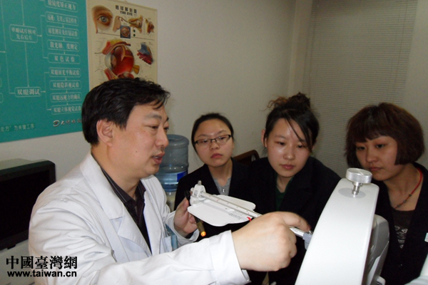 【中国梦·大国工匠篇】验光大师秦英瑞：用专业诠释匠心 愿做行业“引导人”