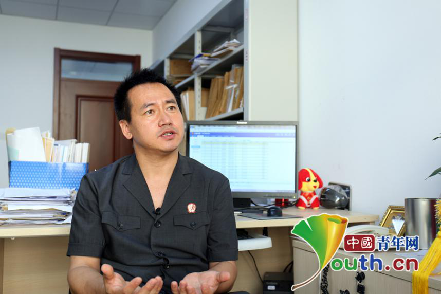 八年经手上万案件 他让公正从“看得见”到“摸得着”