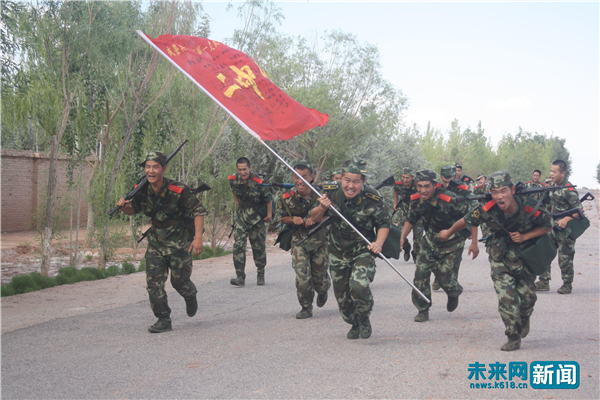 【网络媒体国防行】小车推出来的“十亩江南”：大漠虎兵建绿洲 强军路上放光芒