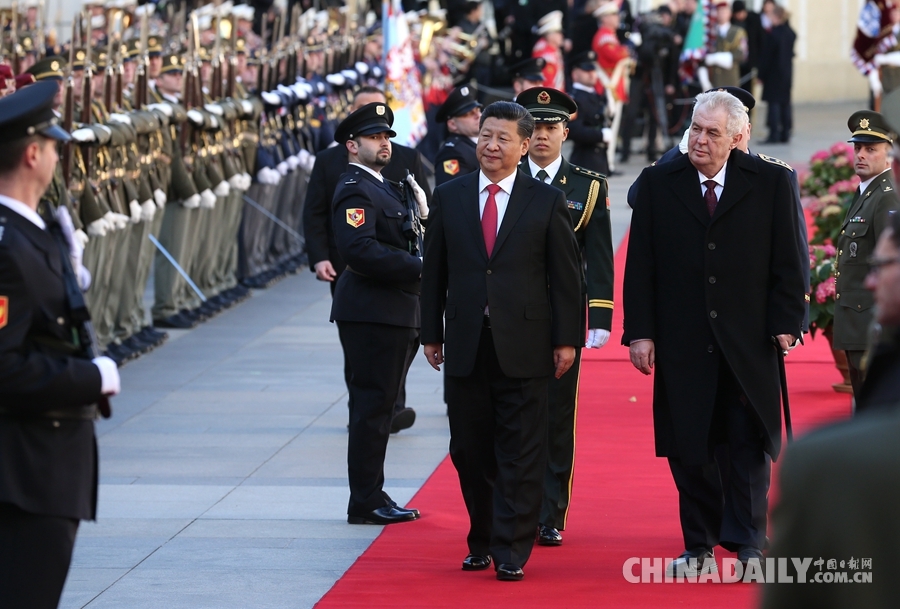 习近平出席捷克总统泽曼举行的欢迎仪式