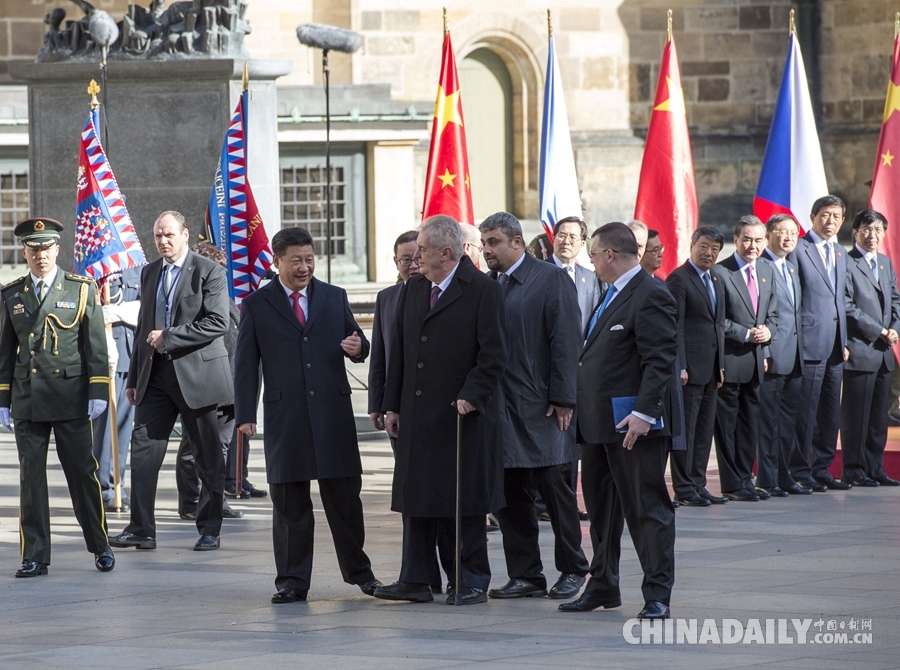 习近平出席捷克总统泽曼举行的欢迎仪式