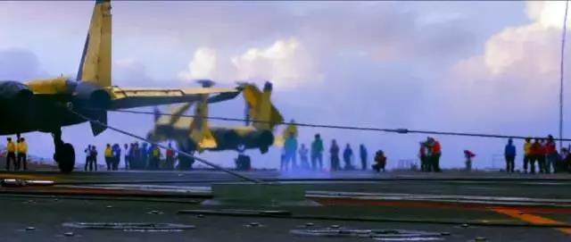 图集|5年前，辽宁舰上首次成功起降歼-15舰载机！这些瞬间你还记得吗？