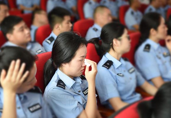 杨雪峰先进事迹报告团走进万州彭水黔江 在当地公安机关引发热烈反响