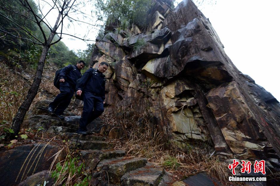 【新春走基层】行走在山间的“背包警察”