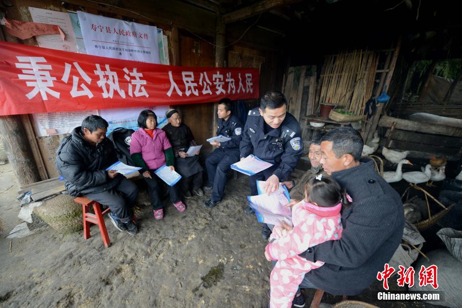 【新春走基层】行走在山间的“背包警察”