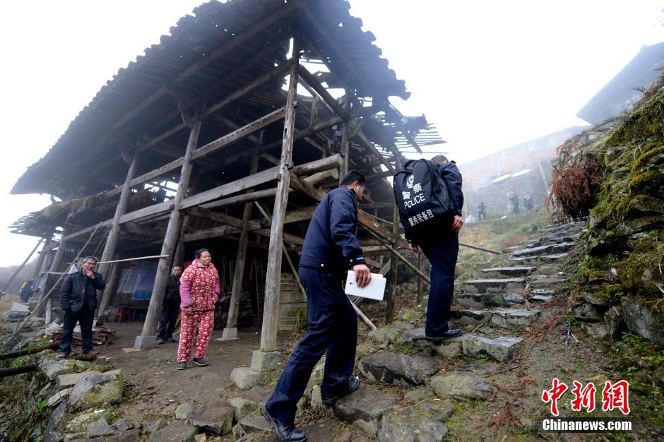 【新春走基层】行走在山间的“背包警察”