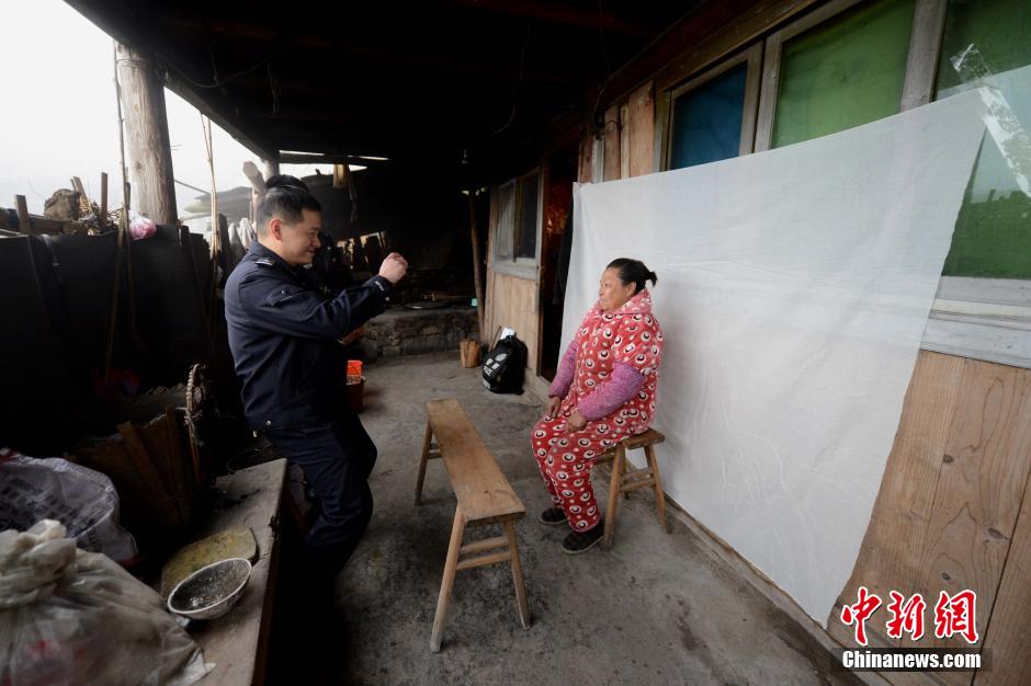 【新春走基层】行走在山间的“背包警察”