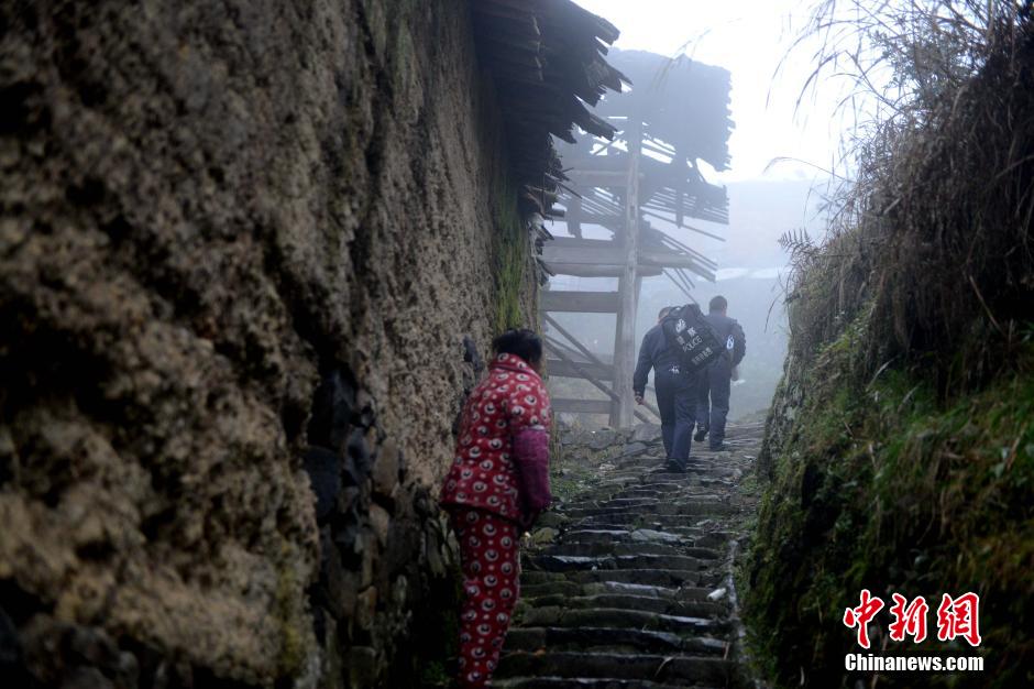 【新春走基层】行走在山间的“背包警察”