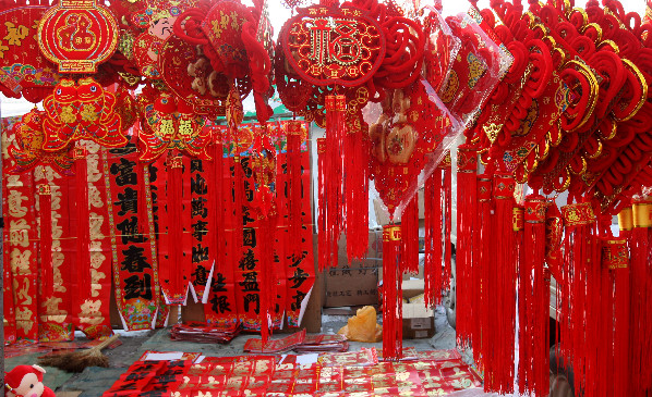 【网络媒体走转改】新疆克拉玛依:文化年货抱回家