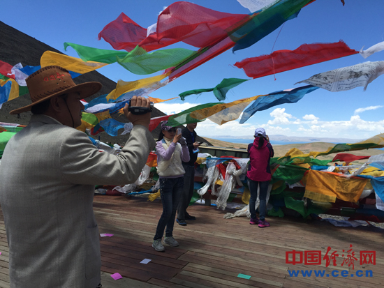 西藏天湖纳木错迎来旅游旺季