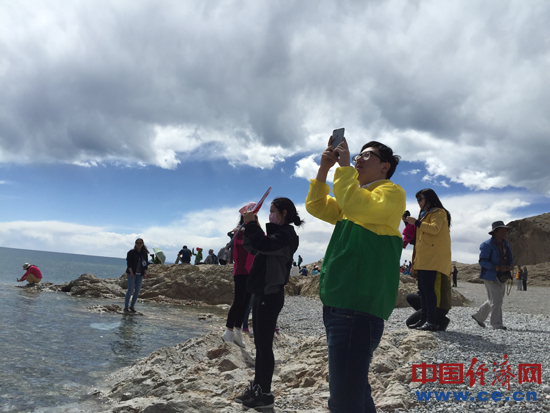 西藏天湖纳木错迎来旅游旺季