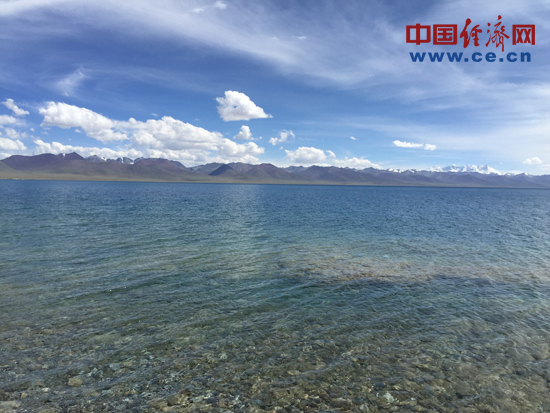 西藏天湖纳木错迎来旅游旺季