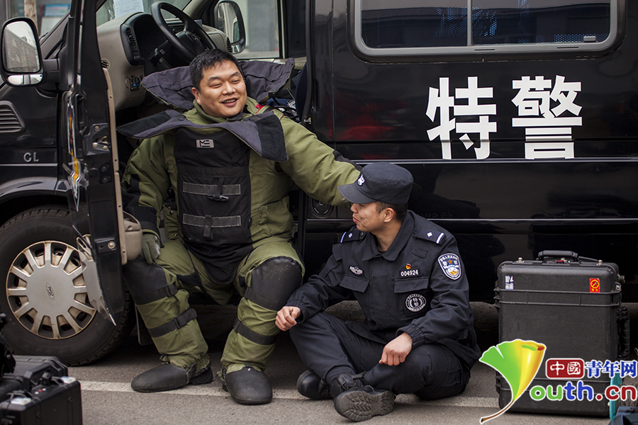 拆弹内行闫群：谎称我方是巡警 骗了家东说念主8年之久